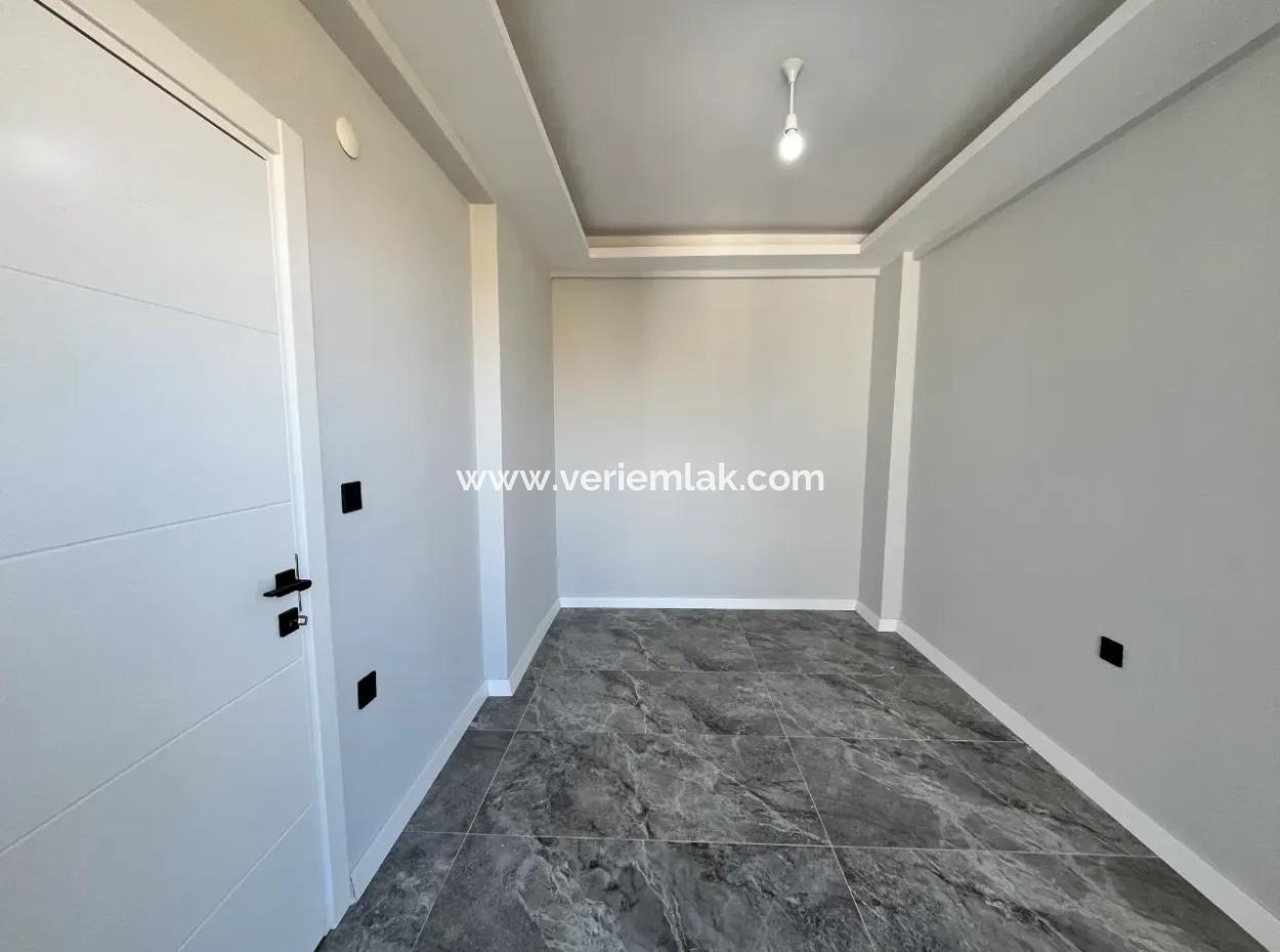 4 Schlafzimmer 1 Wohnzimmer Brandneue Villa Zum Verkauf Mit Grossem Garten In Seferhisar Akarca