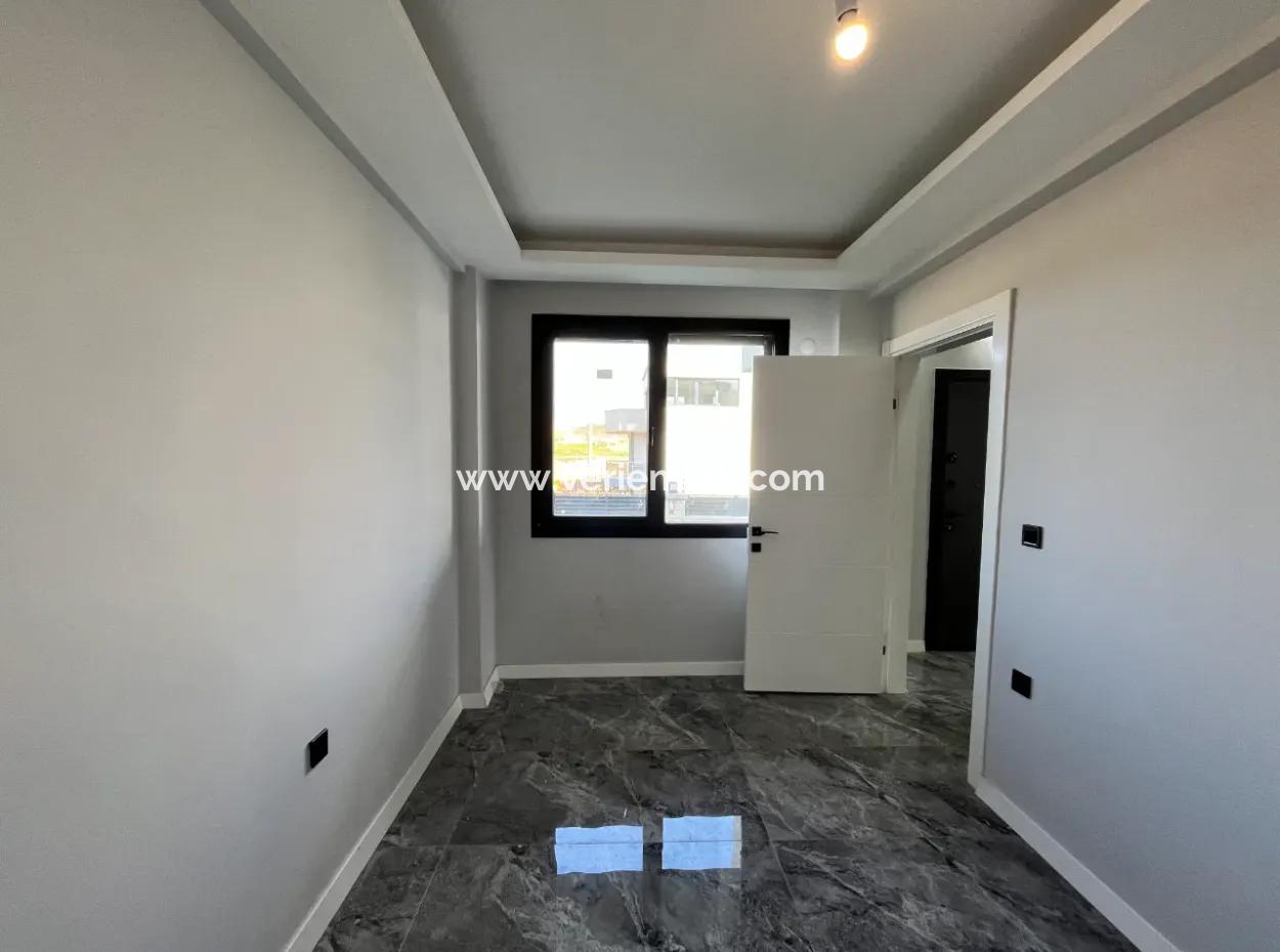 4 Schlafzimmer 1 Wohnzimmer Brandneue Villa Zum Verkauf Mit Grossem Garten In Seferhisar Akarca