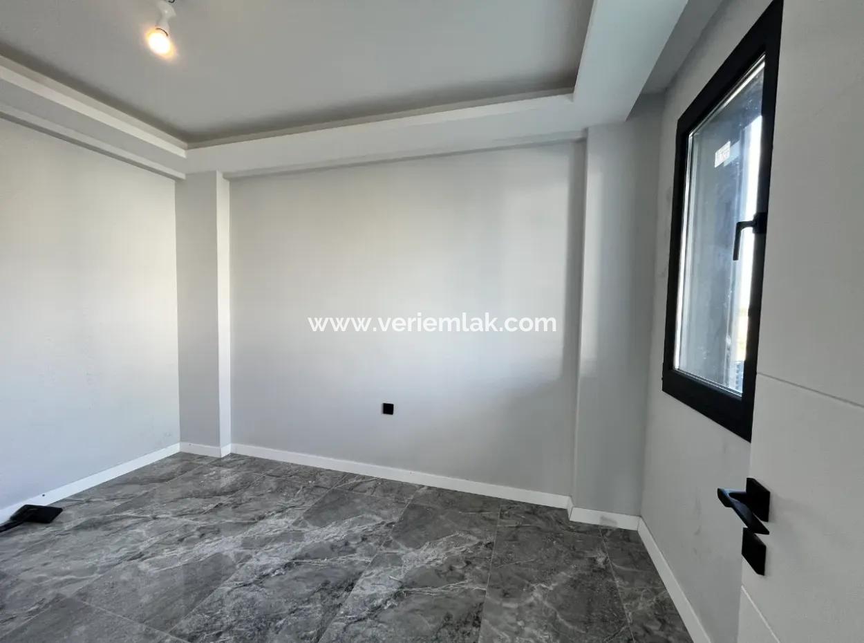 4 Schlafzimmer 1 Wohnzimmer Brandneue Villa Zum Verkauf Mit Grossem Garten In Seferhisar Akarca