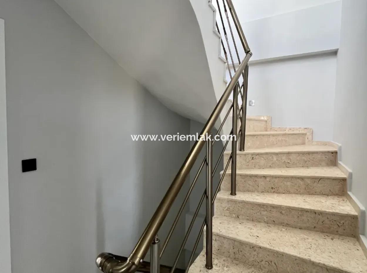 4 Schlafzimmer 1 Wohnzimmer Brandneue Villa Zum Verkauf Mit Grossem Garten In Seferhisar Akarca