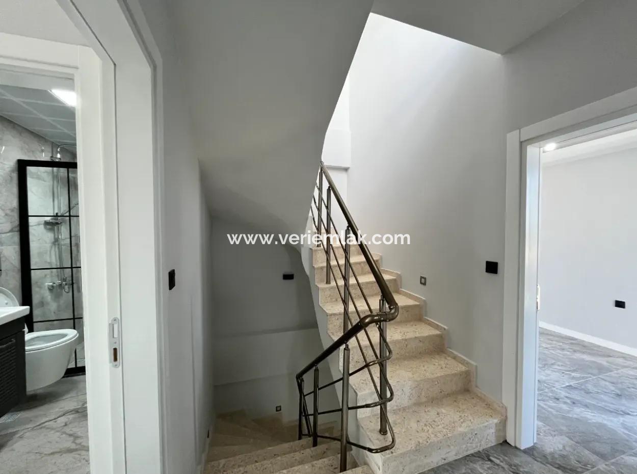 4 Schlafzimmer 1 Wohnzimmer Brandneue Villa Zum Verkauf Mit Grossem Garten In Seferhisar Akarca