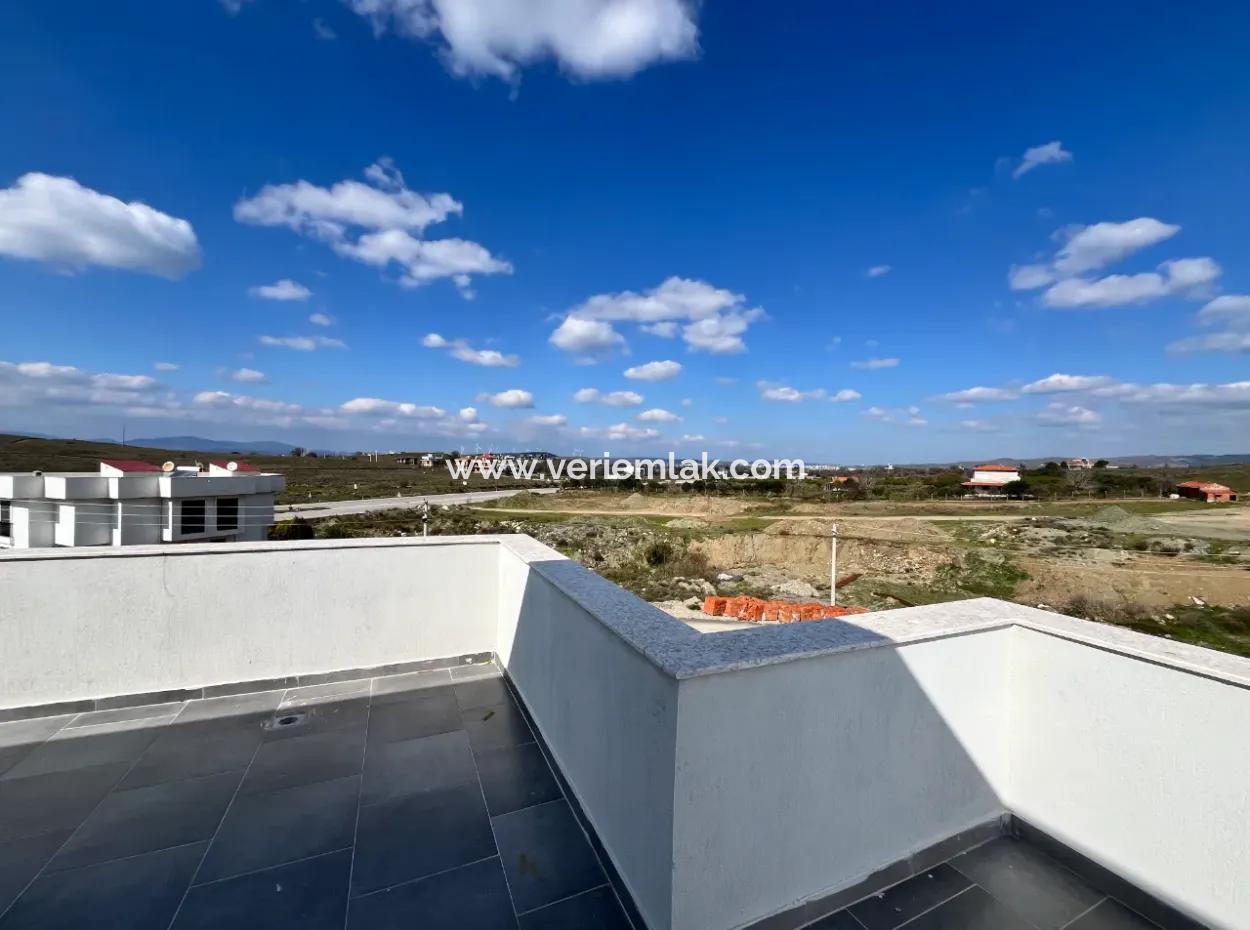 4 Schlafzimmer 1 Wohnzimmer Brandneue Villa Zum Verkauf Mit Grossem Garten In Seferhisar Akarca