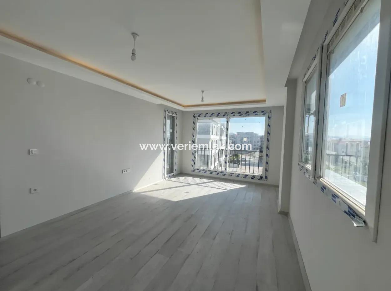 Geräumige Und Komfortable Zero 2 1 Wohnung In Der Seferihisar Gözsüzler Strasse