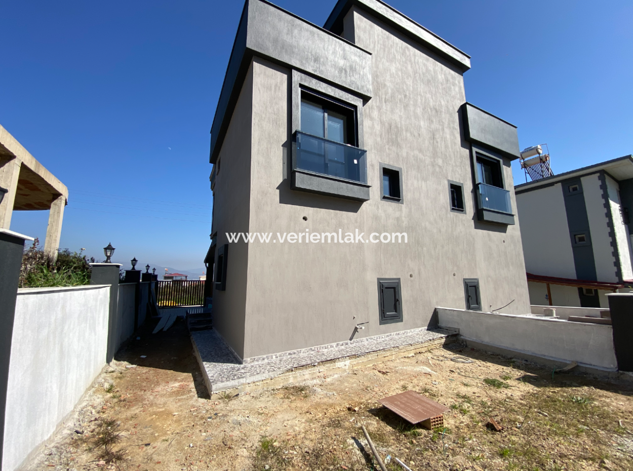 3 1 Villa Zum Verkauf Mit Grossem Garten In Seferihisar Doğanbey Ar Wohnanlage