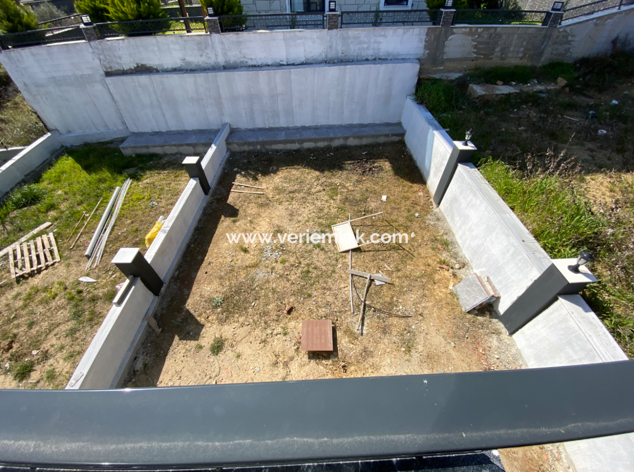 3 1 Villa Zum Verkauf Mit Grossem Garten In Seferihisar Doğanbey Ar Wohnanlage