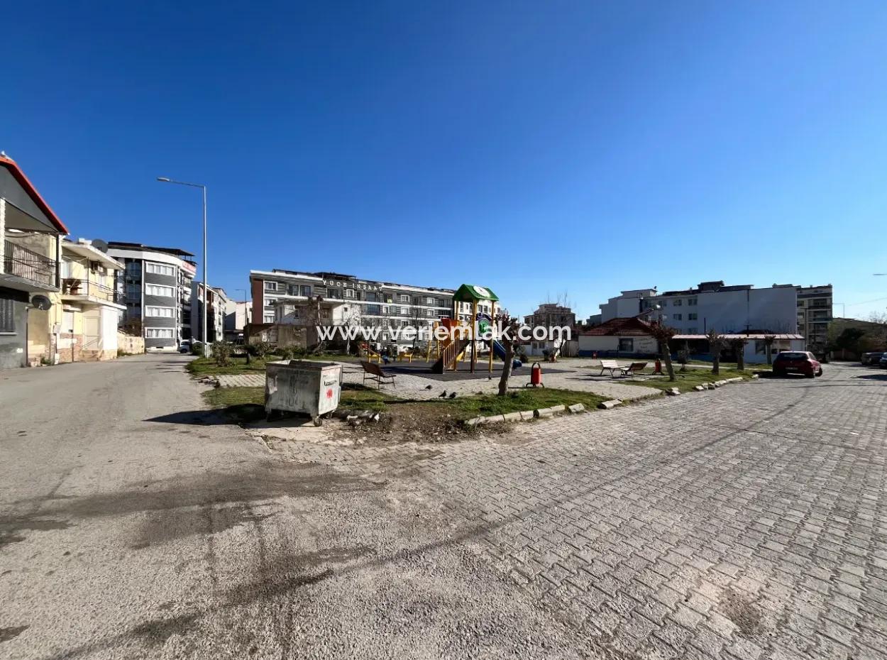 Eckgrundstück Geeignet Für Investitionsland Zum Verkauf In Der Nachbarschaft Seferihisar Çolakibrahimbey!