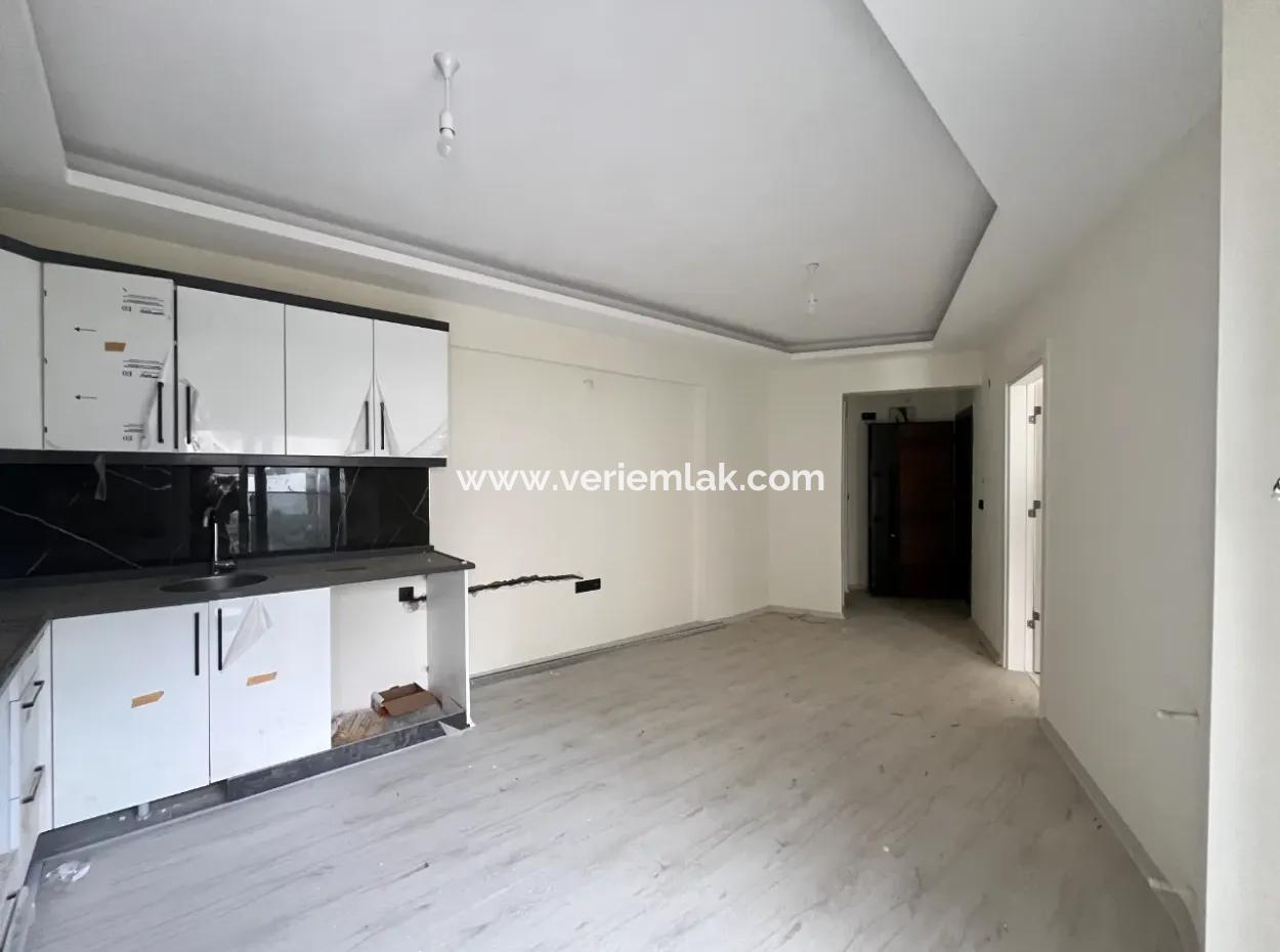 1 1 Brandneue Wohnung Mit Luxuriöser Architektur In Seferihisar Turabiye Nachbarschaft