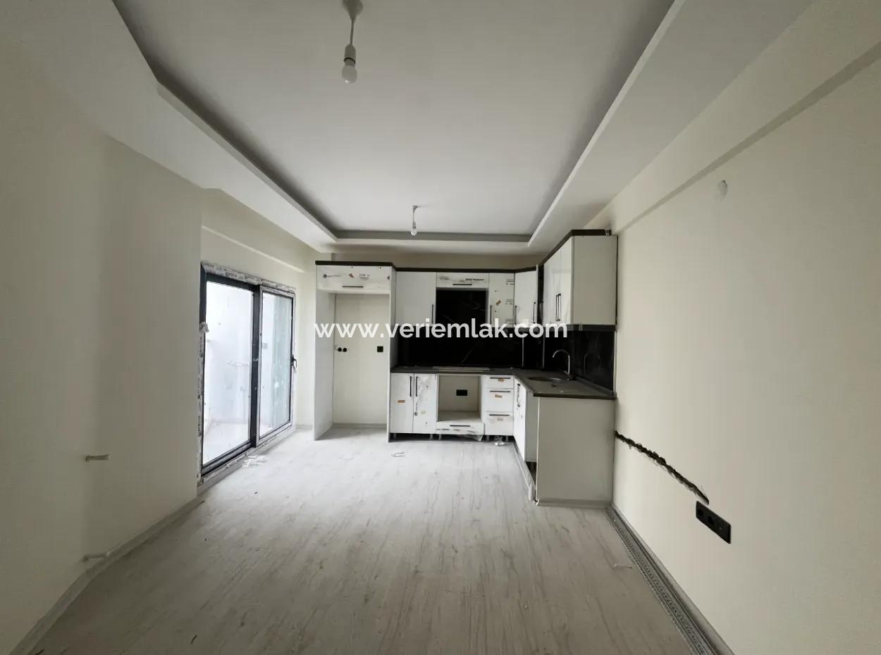 1 1 Brandneue Wohnung Mit Luxuriöser Architektur In Seferihisar Turabiye Nachbarschaft