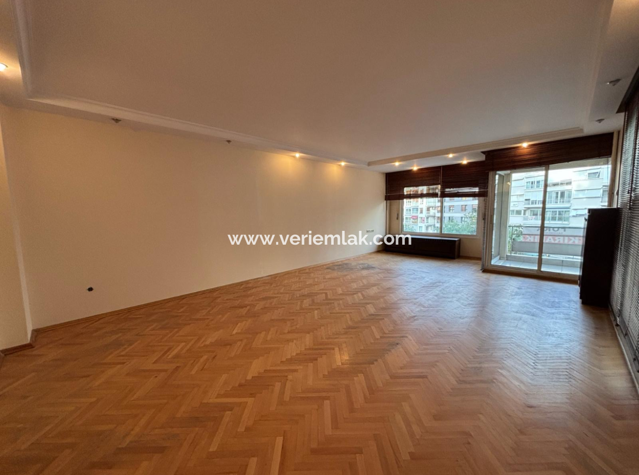 Büro Zu Vermieten In Der Nähe Der Gül-Straße, Dem Favoriten Von Alsancak!