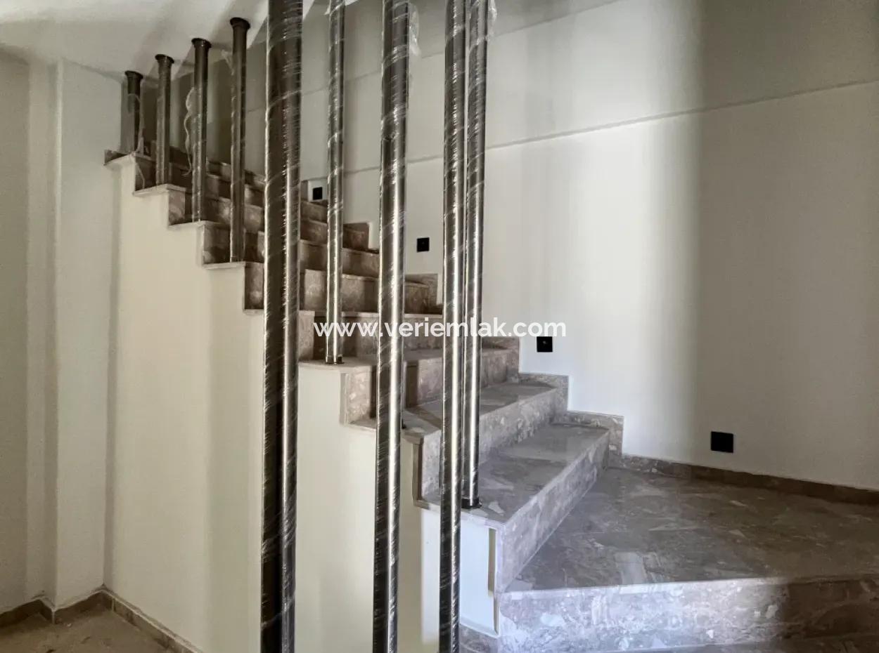 4 1 Villa Zum Verkauf Mit Luxusarchitektur In Einem Komplex In Seferihisar Hidirlik Nachbarschaft