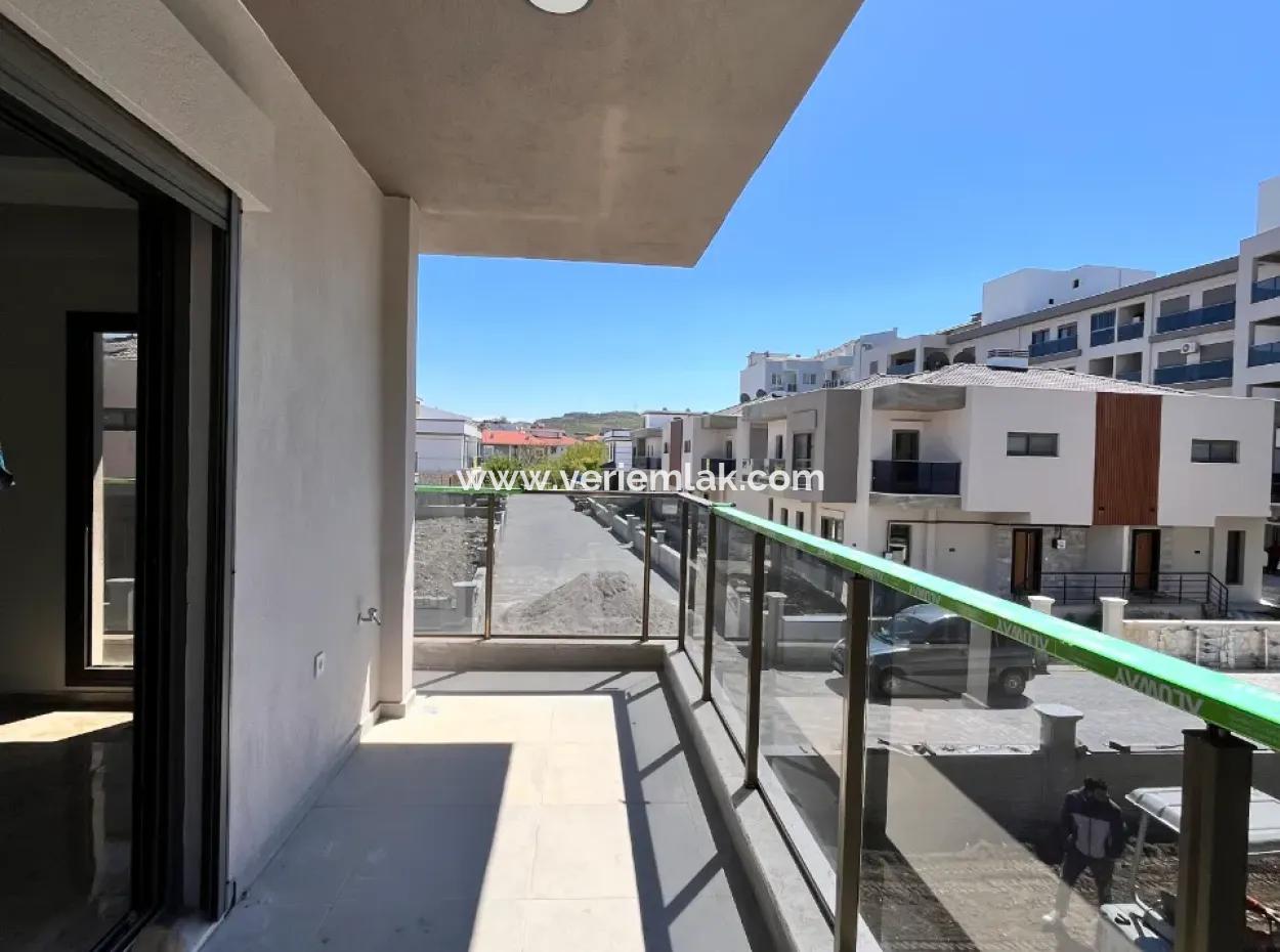 4 1 Villa Zum Verkauf Mit Luxusarchitektur In Einem Komplex In Seferihisar Hidirlik Nachbarschaft