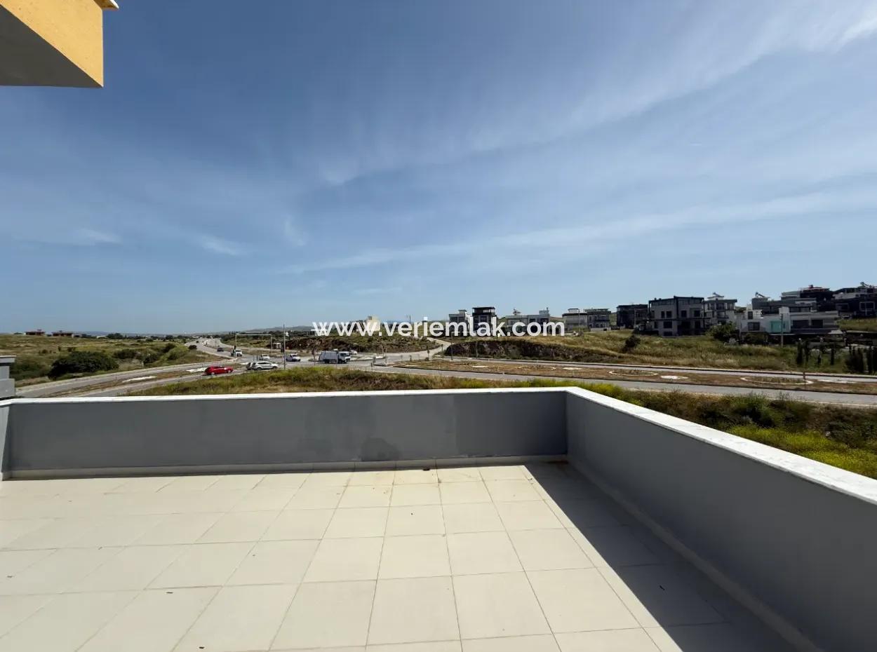 Luxusvilla Nur Wenige Gehminuten Vom Meer Entfernt, Großer Garten, Meerblick In Seferihisar Akarca!