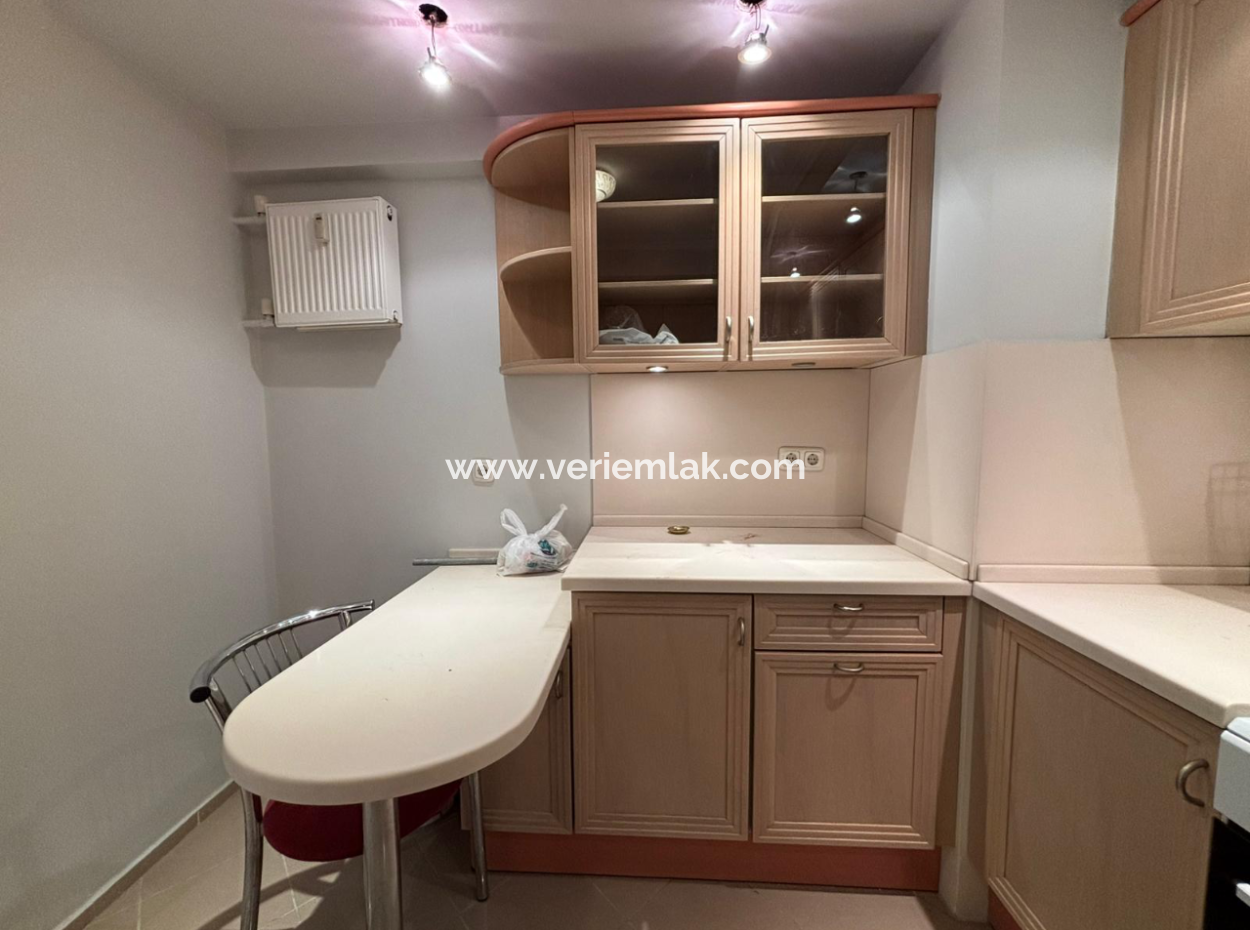 3.5 1 Mwst. Arbeitsplatz/Wohnsitz Mit Meerblick In Alsancak Kordon