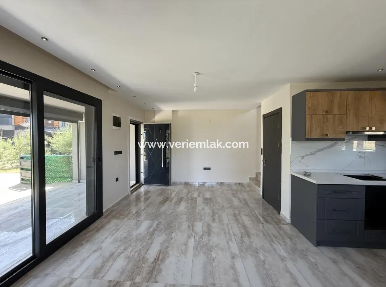 3 In 1 Villa Mit Pool, Garten Und Breiter Nutzung In Doganbey