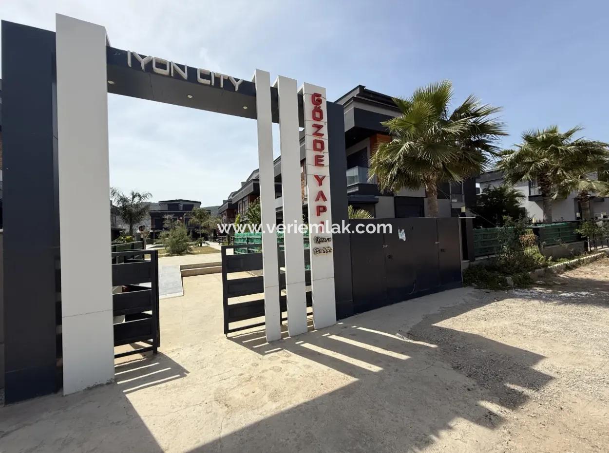 3 In 1 Villa Mit Pool, Garten Und Breiter Nutzung In Doganbey