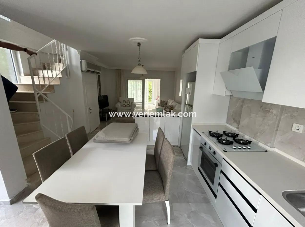 Saisonale Vermietung Freistehende Villa Im Herzen Von Alacati – 3 1 – Garten – Keine Kosten – 150 M²