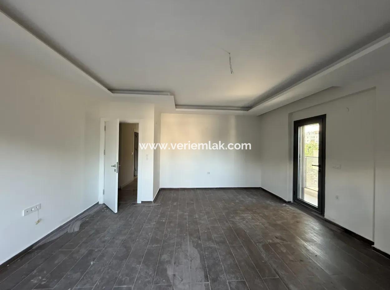 Ein Brandneues Leben Beginnt Im Flora-Garten In Seferihisar Hıdırlık