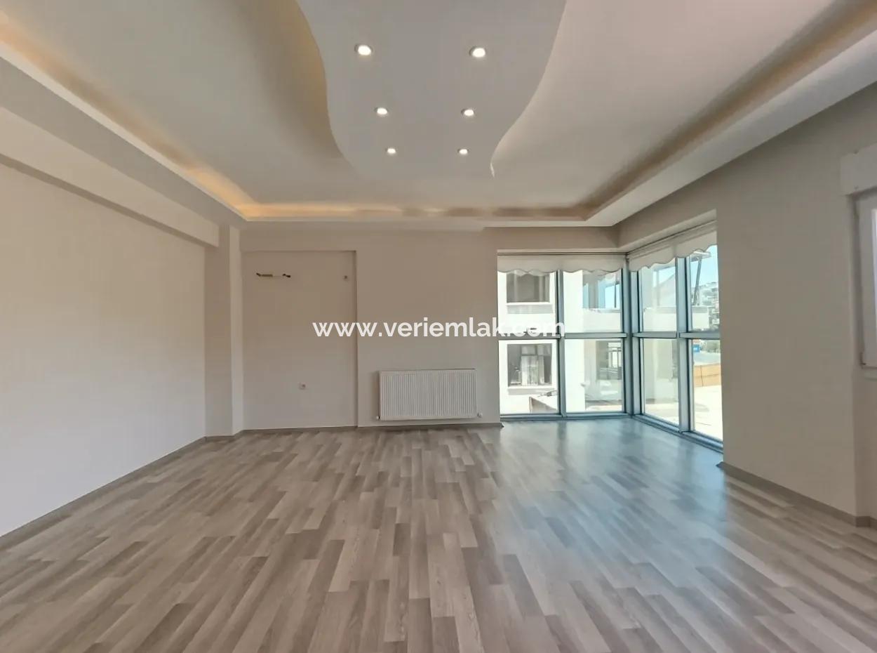 Geräumige Wohnung An Der Hauptstraße Von Seferihisar Izmir, Speziell Für Eltern Geplant, Kostenlos