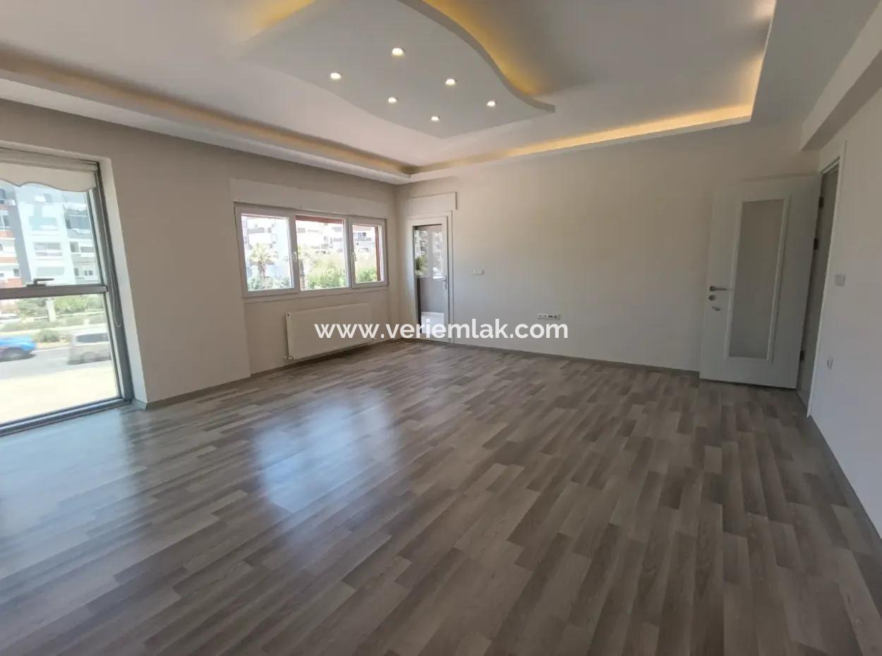 Geräumige Wohnung An Der Hauptstraße Von Seferihisar Izmir, Speziell Für Eltern Geplant, Kostenlos