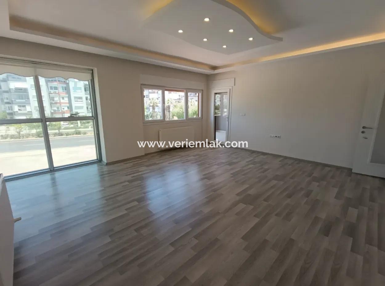 Geräumige Wohnung An Der Hauptstraße Von Seferihisar Izmir, Speziell Für Eltern Geplant, Kostenlos