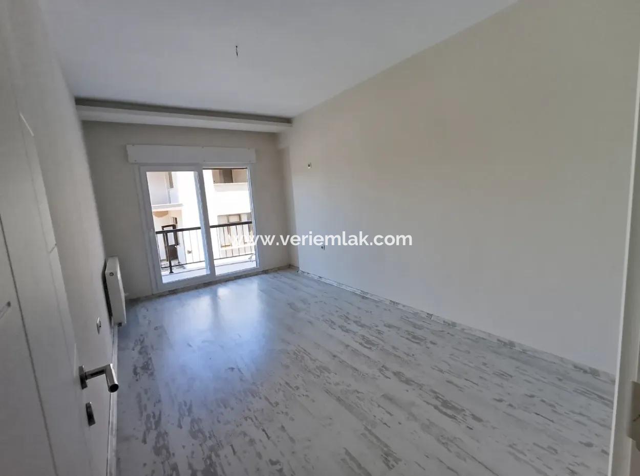 Geräumige Wohnung An Der Hauptstraße Von Seferihisar Izmir, Speziell Für Eltern Geplant, Kostenlos