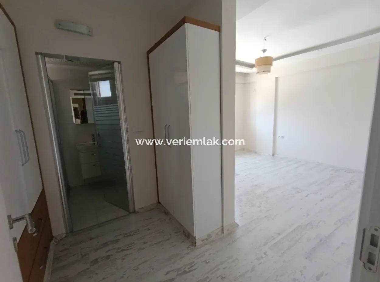 Geräumige Wohnung An Der Hauptstraße Von Seferihisar Izmir, Speziell Für Eltern Geplant, Kostenlos