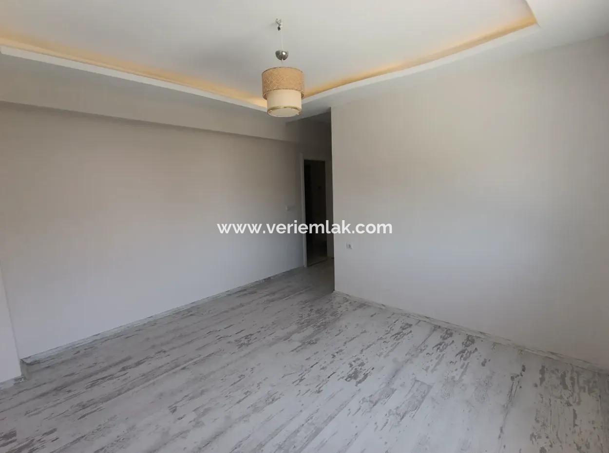 Geräumige Wohnung An Der Hauptstraße Von Seferihisar Izmir, Speziell Für Eltern Geplant, Kostenlos