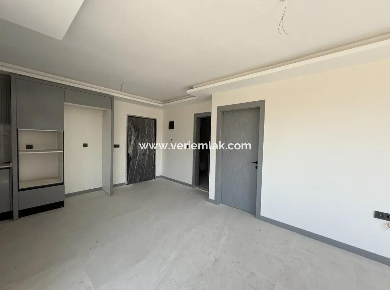 Luxuriöse Und Moderne 1 1 Wohnung In Seferihisar Çolakibrahimbey Nachbarschaft