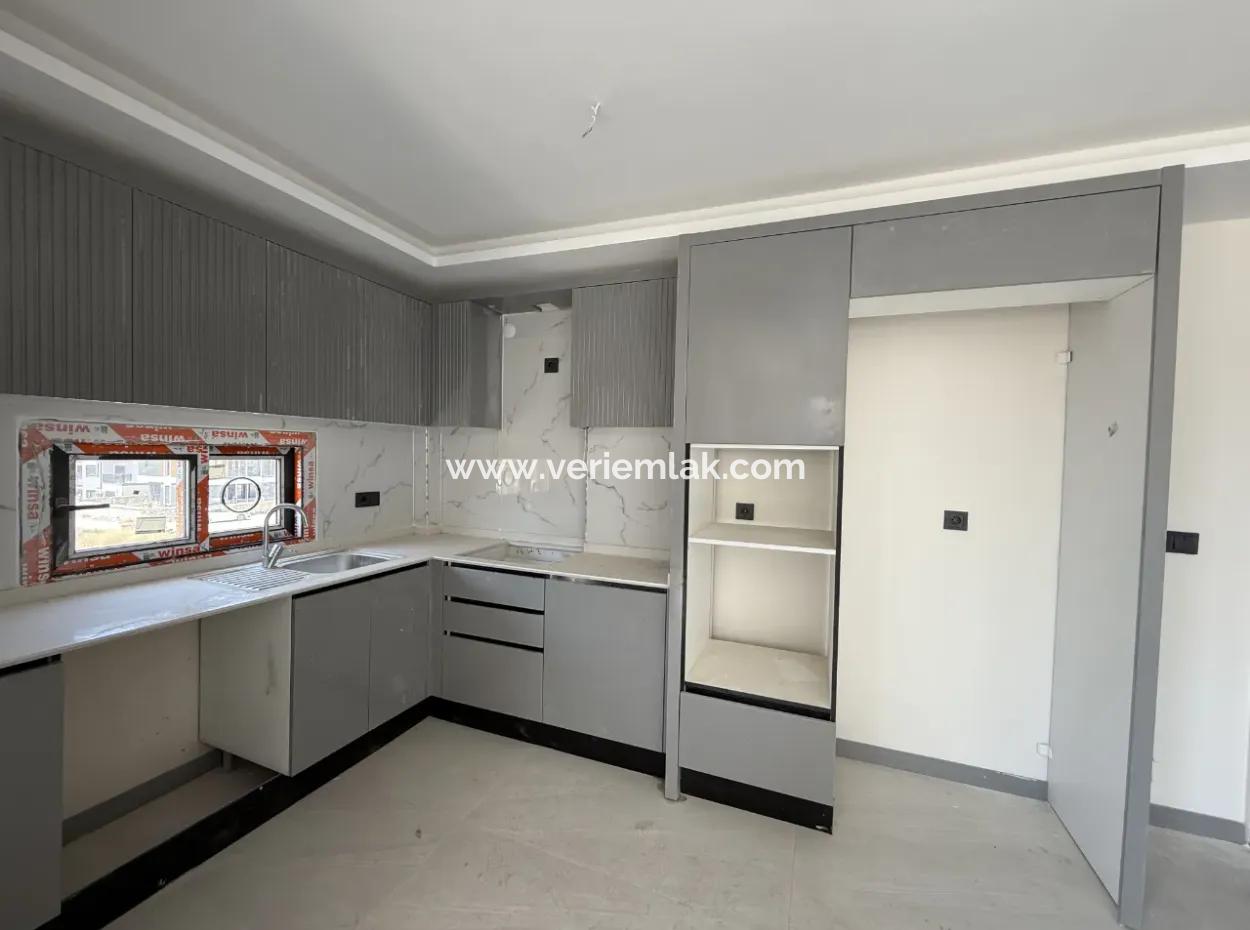 Luxuriöse Und Moderne 1 1 Wohnung In Seferihisar Çolakibrahimbey Nachbarschaft