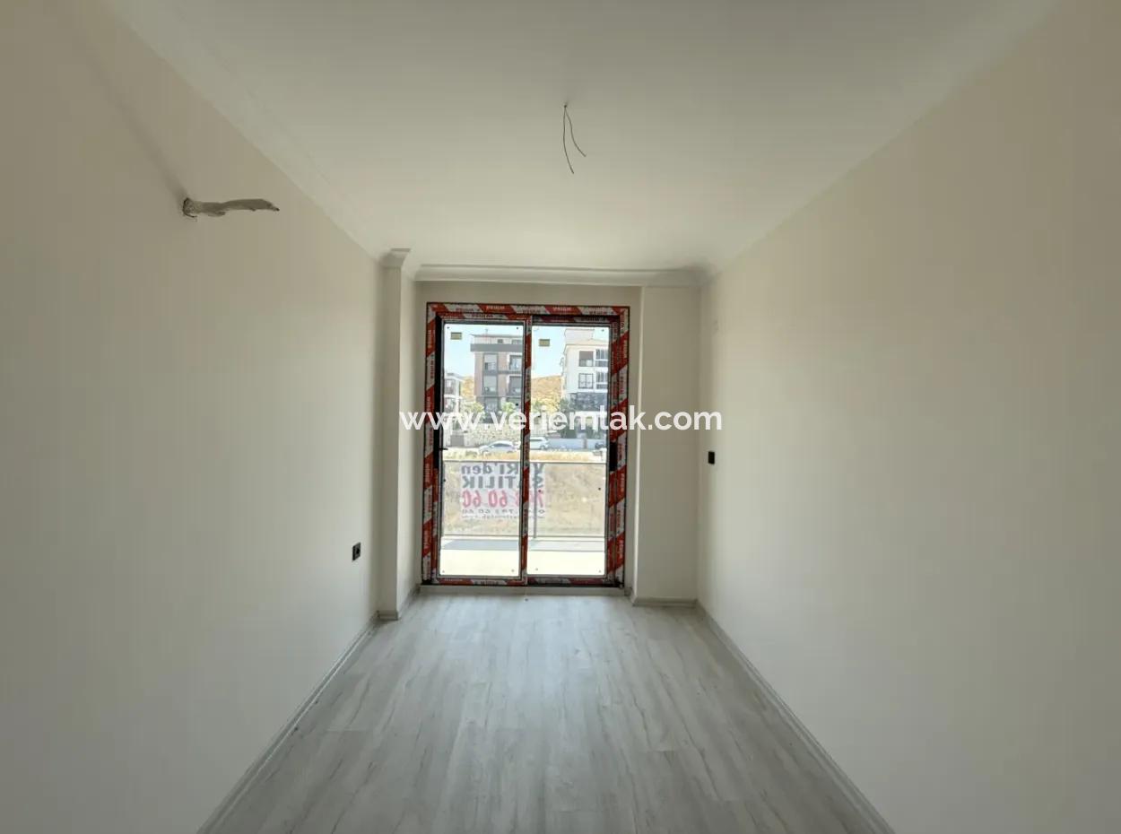 Luxuriöse Und Moderne 1 1 Wohnung In Seferihisar Çolakibrahimbey Nachbarschaft