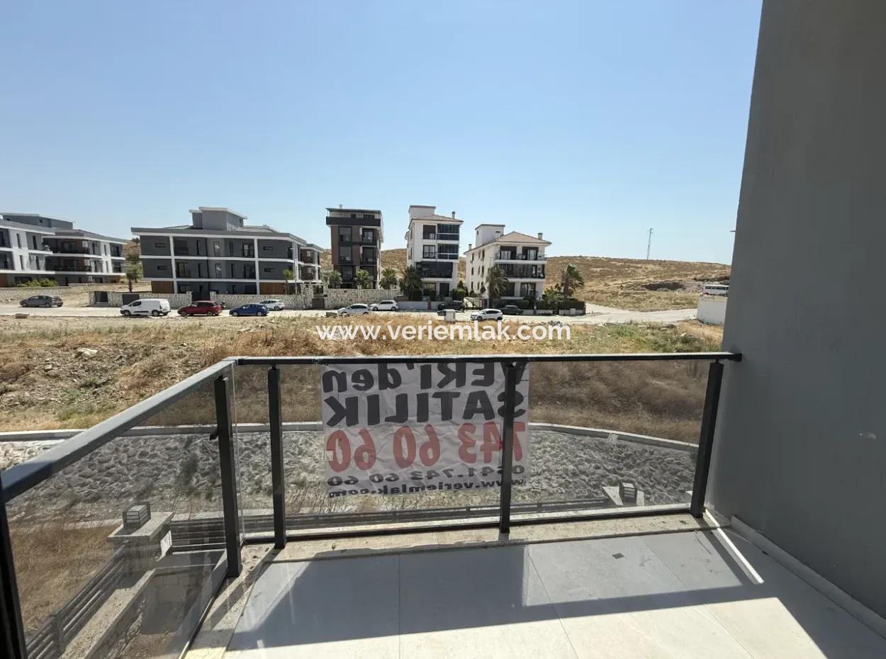 Luxuriöse Und Moderne 1 1 Wohnung In Seferihisar Çolakibrahimbey Nachbarschaft