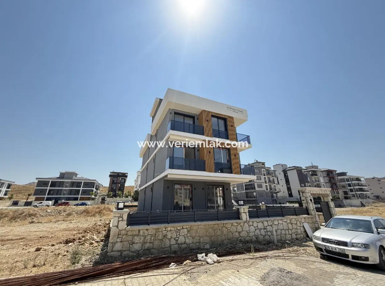 Luxuriöse Und Moderne 1 1 Wohnung In Seferihisar Çolakibrahimbey Nachbarschaft
