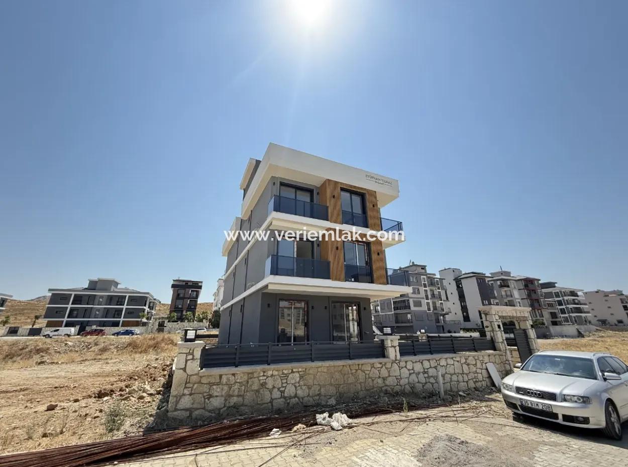 Luxuriöse Und Moderne 1 1 Wohnung In Seferihisar Çolakibrahimbey Nachbarschaft