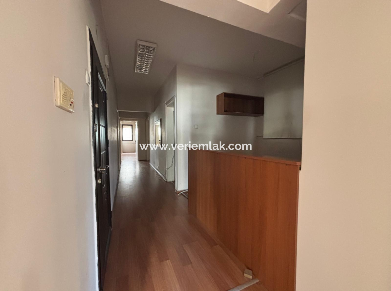 In Der Nähe Von Alsancak Swiss Hotel 3 1 170M2 3Rd Floor Geschäft Zu Vermieten / Büro