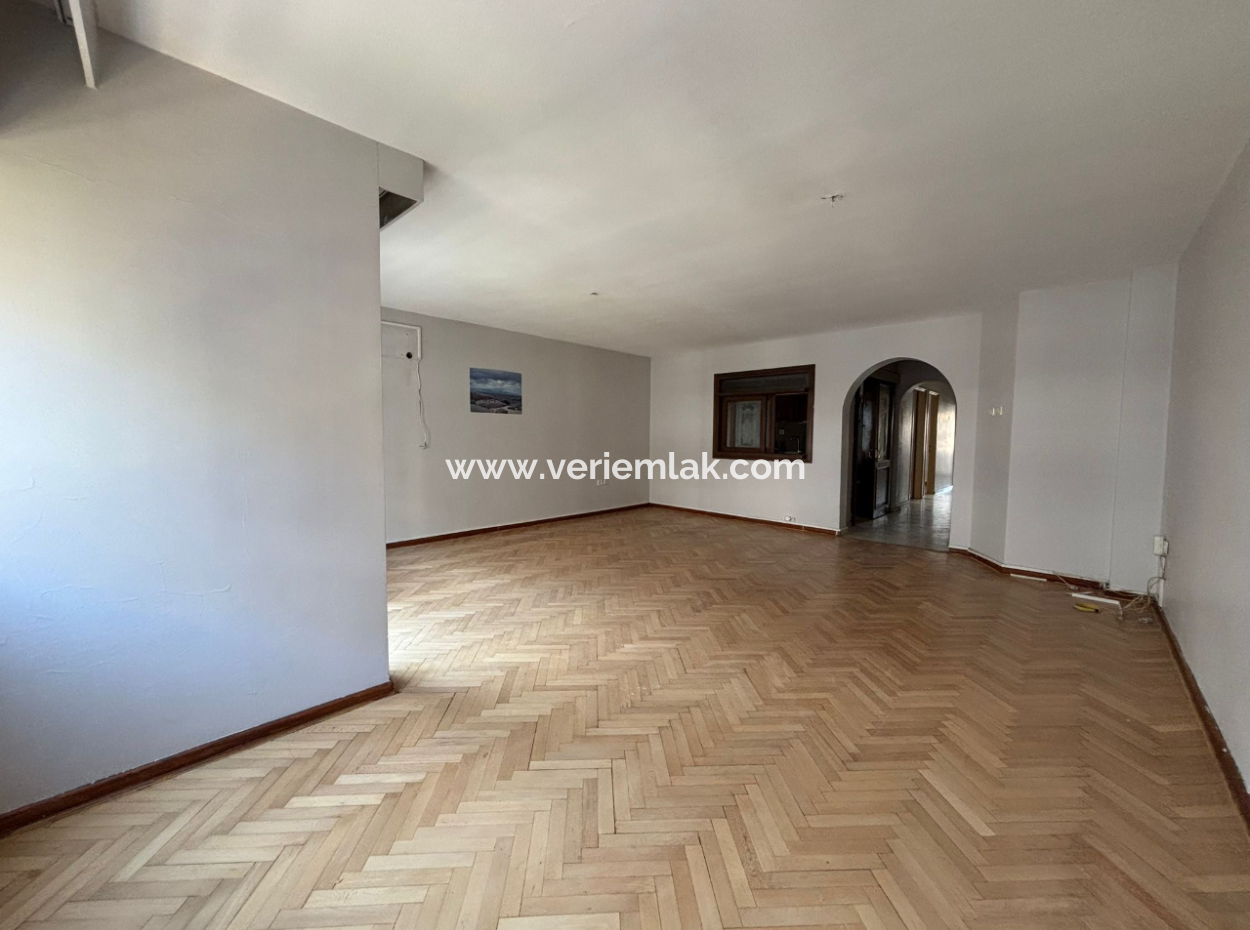 Alsancak Talatpaşa Boulevard 3 1 130M2 Geschäft Zu Vermieten / Praxis