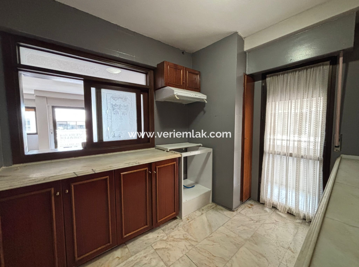 Alsancak Talatpaşa Boulevard 3 1 130M2 Geschäft Zu Vermieten / Praxis