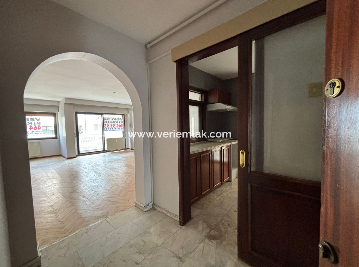 Alsancak Talatpaşa Boulevard 3 1 130M2 Geschäft Zu Vermieten / Praxis