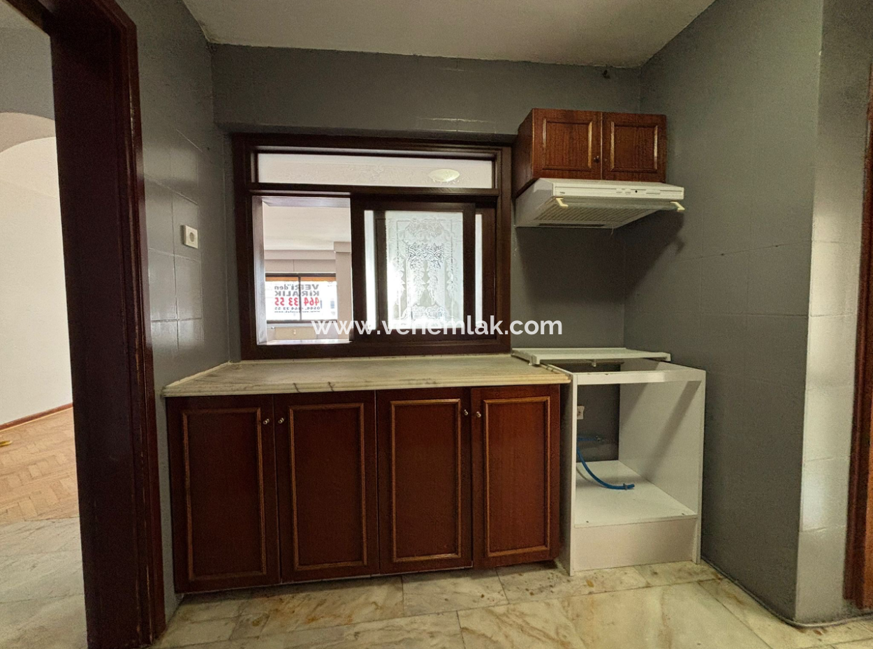 Alsancak Talatpaşa Boulevard 3 1 130M2 Geschäft Zu Vermieten / Praxis