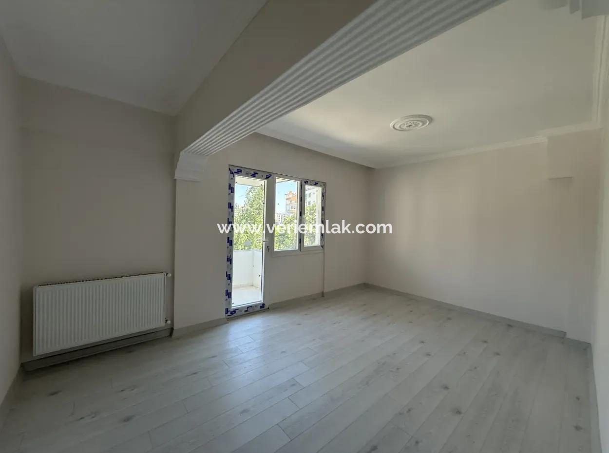 Zentral Gelegene, Komplett Renovierte, Geräumige Und Komfortable 3 1 Wohnung Im Viertel Seferihisar Camikebir