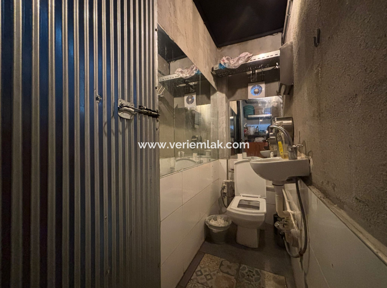 20M2 Laden Zu Vermieten Mit Kamin, Toilette, Devren Im Viertel Alsancak Architect Sinan!