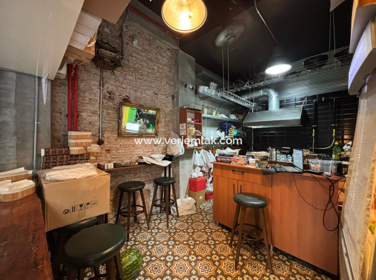 20M2 Laden Zu Vermieten Mit Kamin, Toilette, Devren Im Viertel Alsancak Architect Sinan!