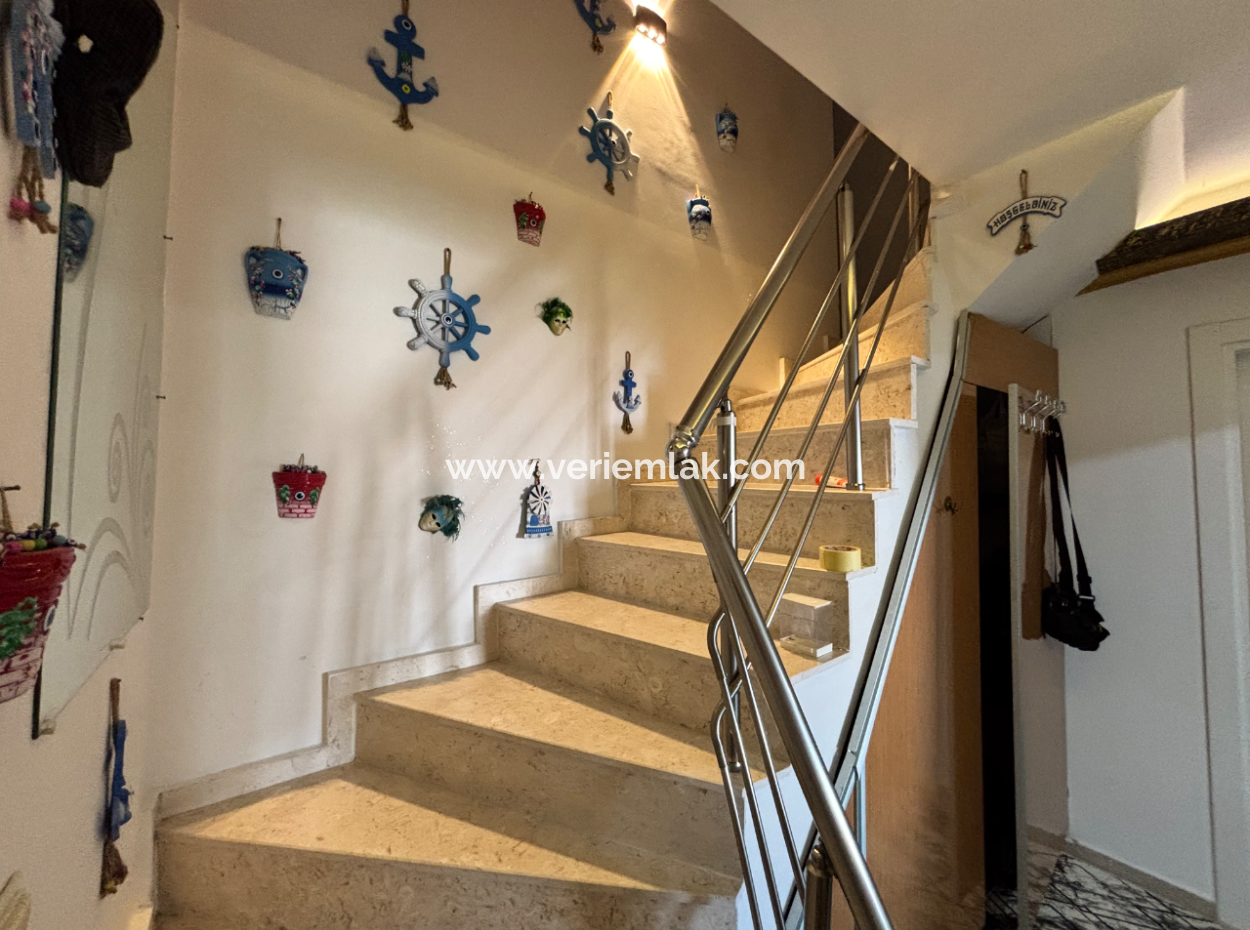 Komfortable Maisonette-Wohnung Zum Verkauf In Der Nachbarschaft Seferihisar Hidirlik