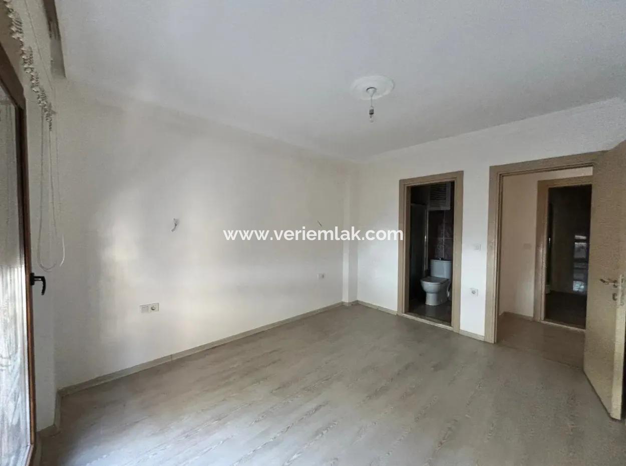 Hoher Eingang In Seferihisar Çolakibrahim Bey Nachbarschaft 3 1 Geräumige Wohnung Zum Verkauf