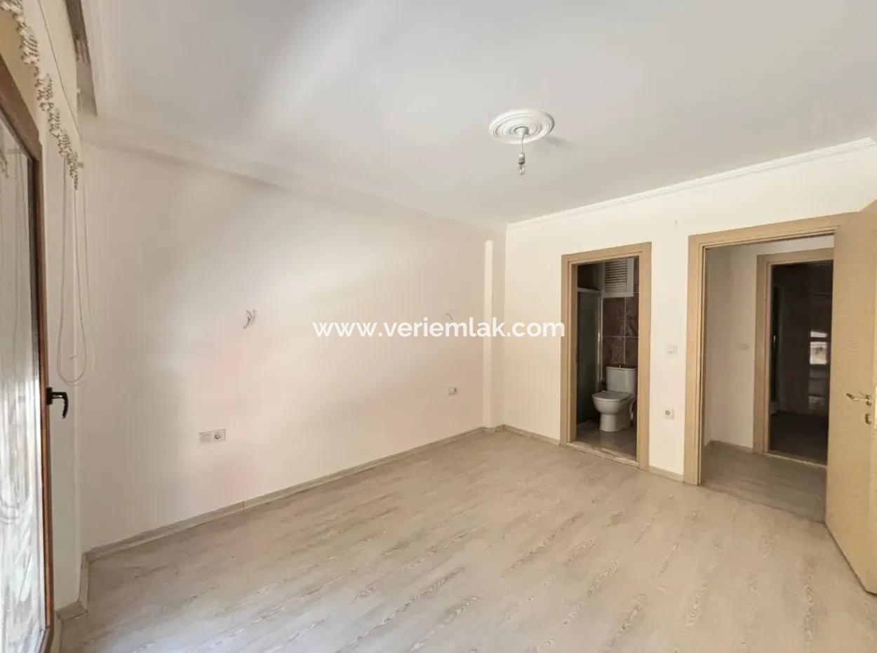 Hoher Eingang In Seferihisar Çolakibrahim Bey Nachbarschaft 3 1 Geräumige Wohnung Zum Verkauf