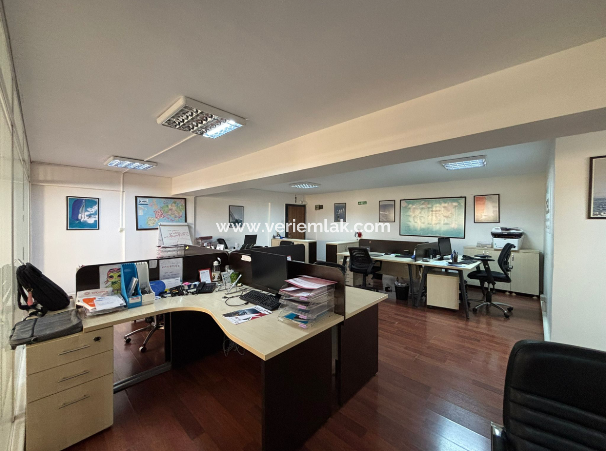 In Der Nähe Von Alsancak Zypern Märtyrer 1. Stock 1 1 110M2 Arbeitsplatz / Büro Zu Vermieten Mit Wc!