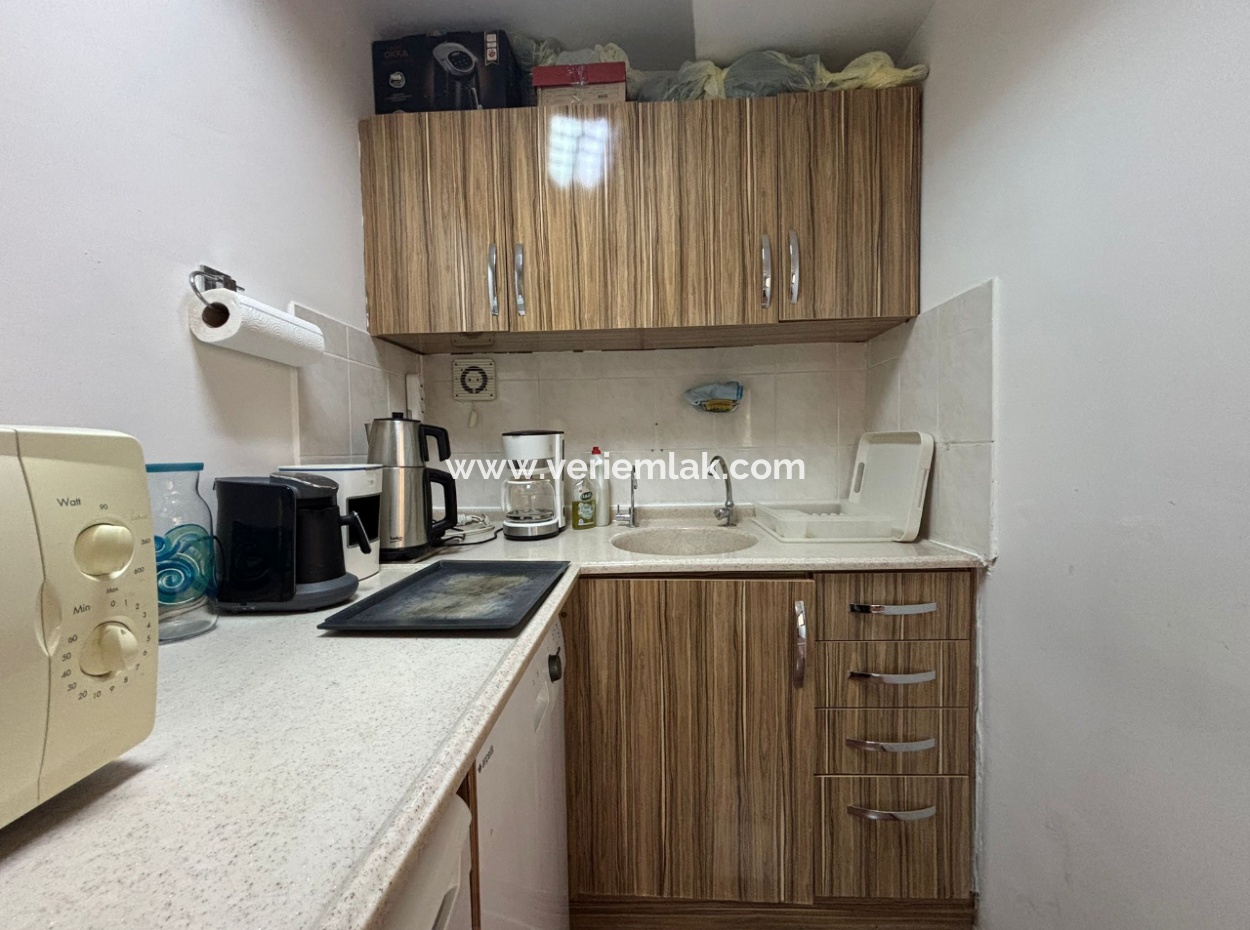 In Der Nähe Von Alsancak Zypern Märtyrer 1. Stock 1 1 110M2 Arbeitsplatz / Büro Zu Vermieten Mit Wc!