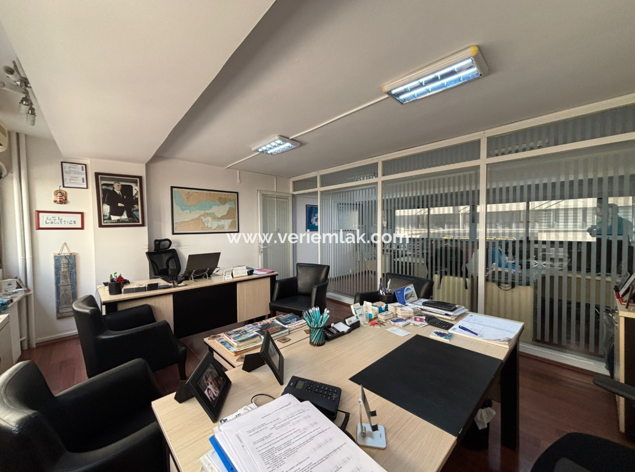 In Der Nähe Von Alsancak Zypern Märtyrer 1. Stock 1 1 110M2 Arbeitsplatz / Büro Zu Vermieten Mit Wc!