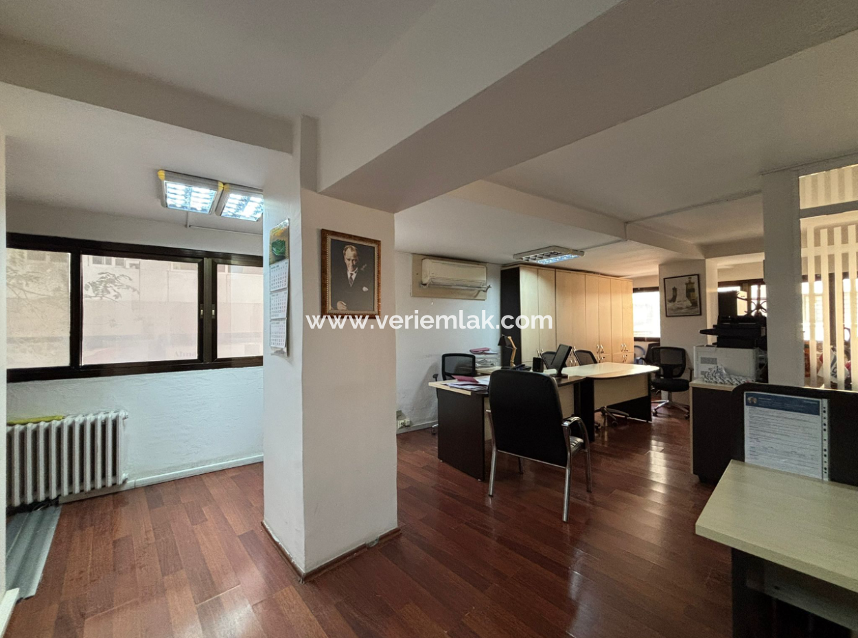 In Der Nähe Von Alsancak Zypern Märtyrer 1. Stock 1 1 110M2 Arbeitsplatz / Büro Zu Vermieten Mit Wc!