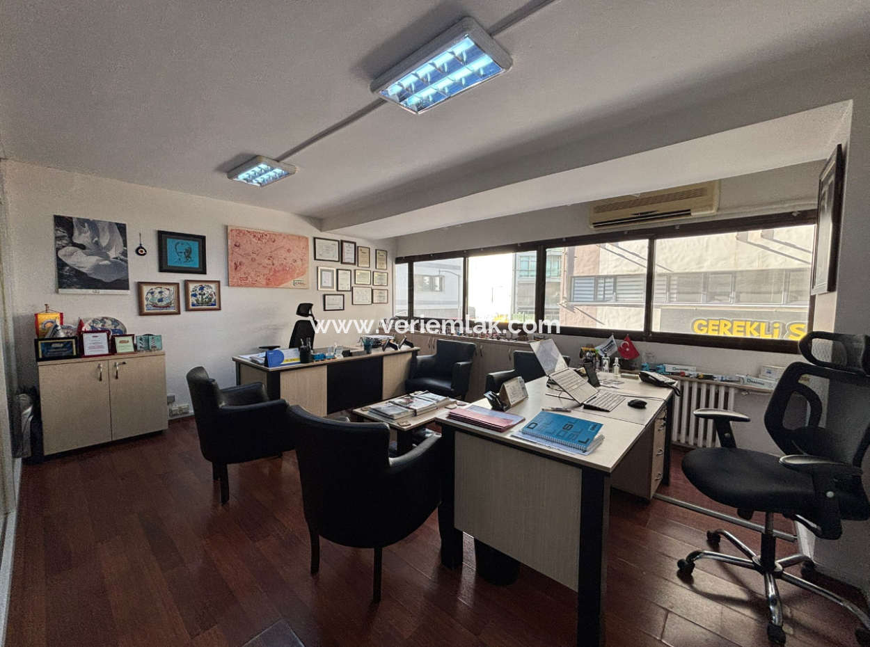 In Der Nähe Von Alsancak Zypern Märtyrer 1. Stock 1 1 110M2 Arbeitsplatz / Büro Zu Vermieten Mit Wc!