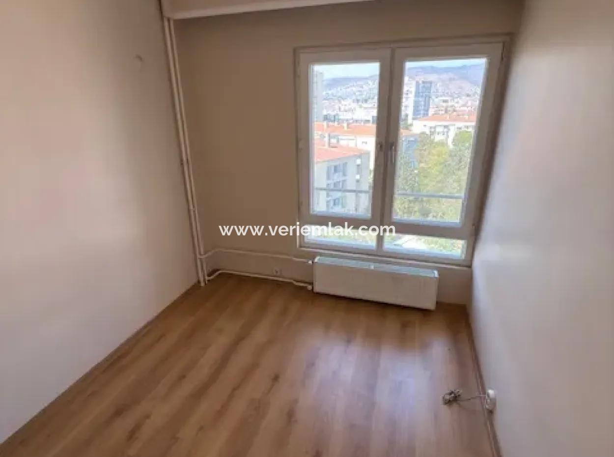 Ecke Mit Herrlicher Aussicht In Bostanli Atakent, Arakat Parkplatz Mit Vollem Meerblick